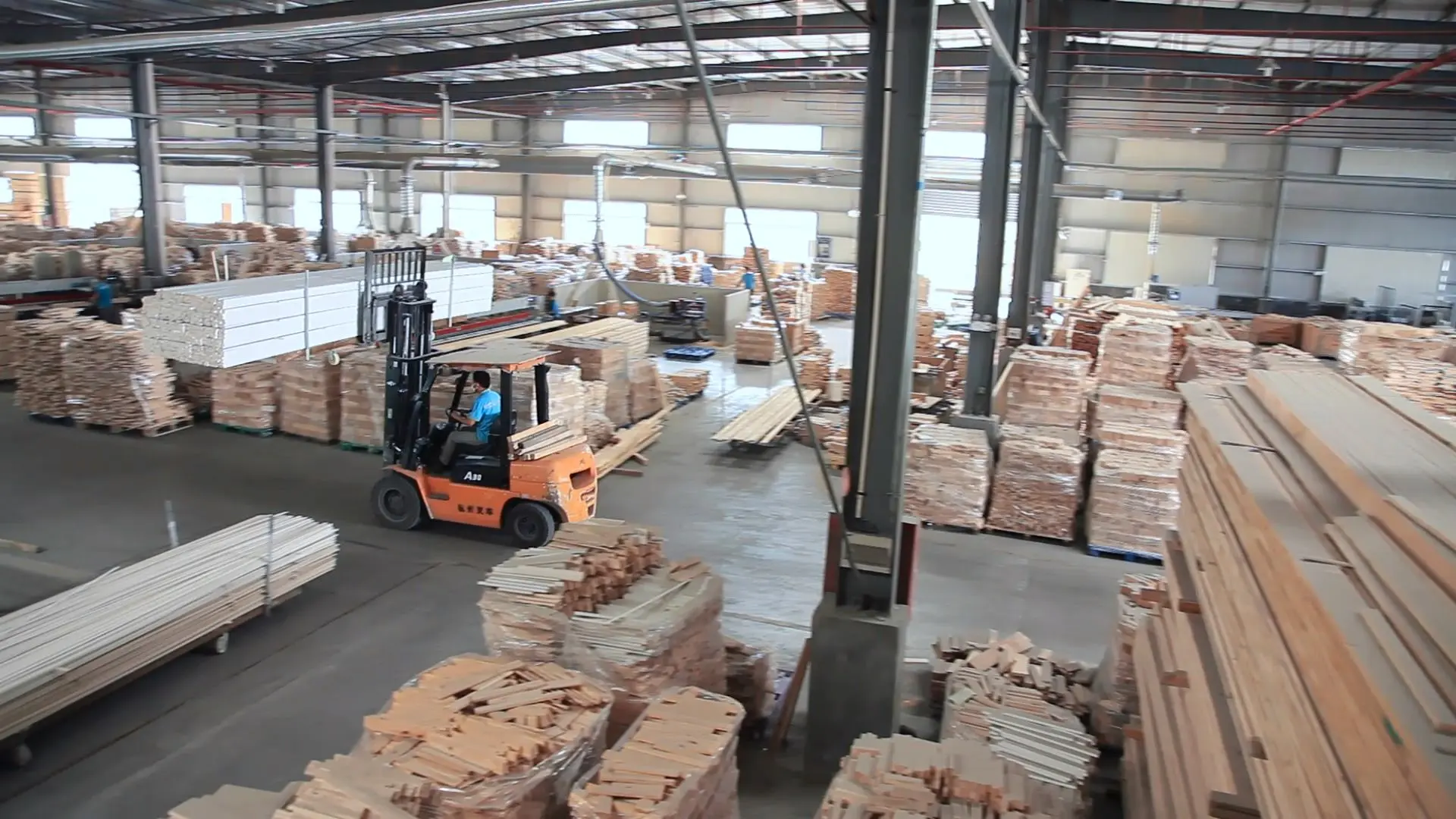 疫情好轉(zhuǎn)，經(jīng)濟復(fù)蘇，木材加工廠產(chǎn)銷變好！